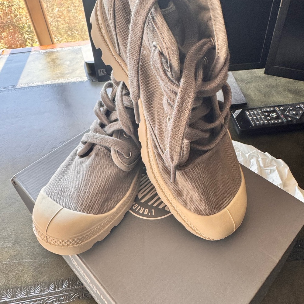 Palladium Pampa Hi Boots – Gray Flannel (Women’s 6.5)